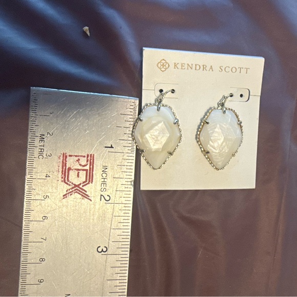 Vintage Kendra Scott Iridescent White MOP Corley Earrings - Picture 9 of 9